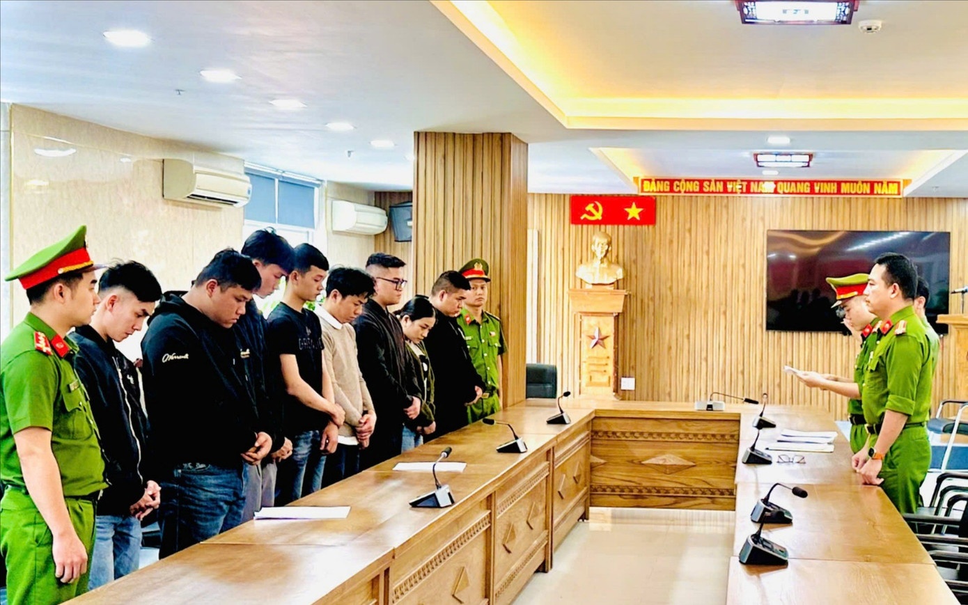 Triet pha duong day rua tien 67.000 ty lien quan cac to chuc lua dao hinh anh