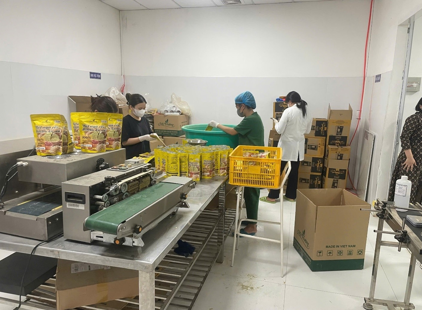 Khoi to vu an 'san xuat, buon ban hang gia la thuc pham' tai Khanh Hoa hinh anh