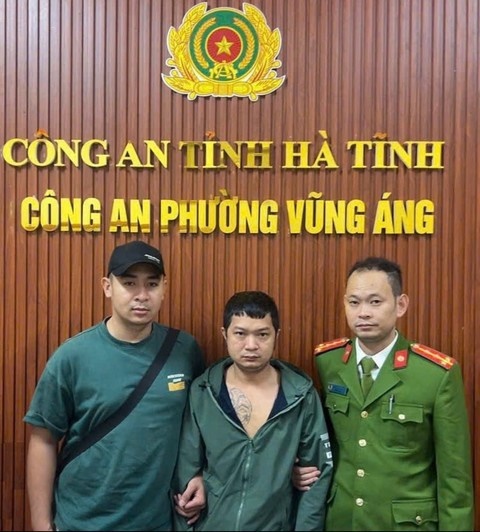 Bat doi tuong,  dam ban,  tai quan karaoke anh 1