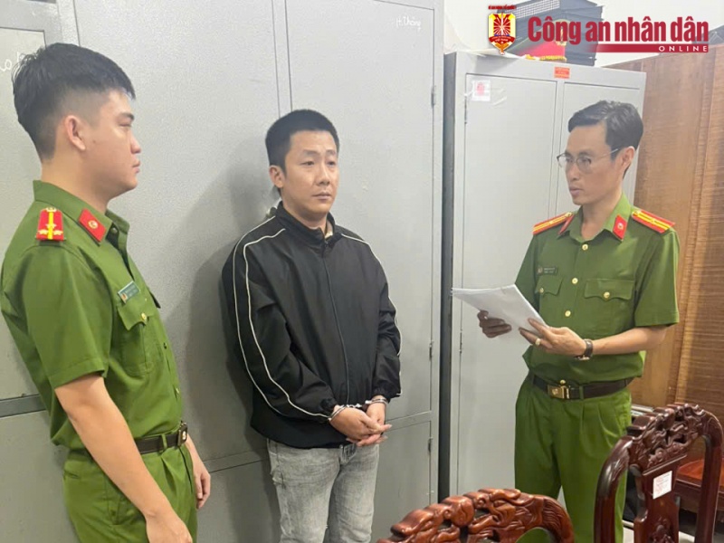 Bat 3 doi tuong,  trong duong day,  thue oto anh 2