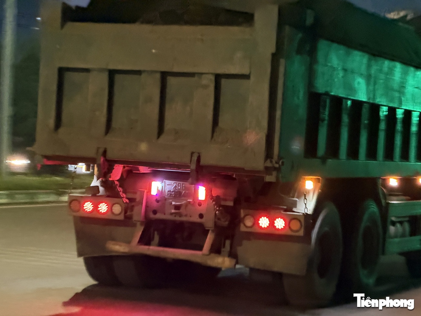 Xe HOWO Ha Noi anh 5