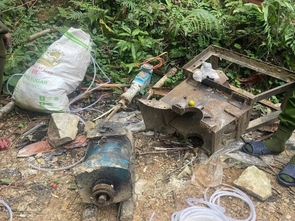 khai thac vang, trai phep anh 2