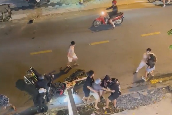 Cong an truy xet,  nhom doi tuong,  hon chien trong dem anh 2