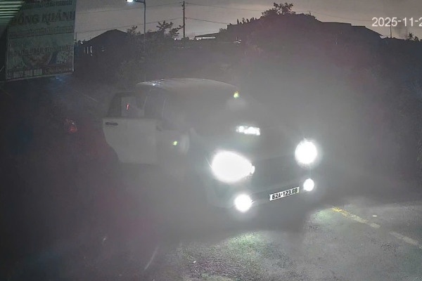 Bat doi tuong,  Nhom di oto,  Trom cho anh 1