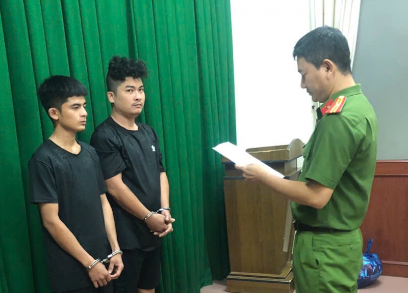 Khoi to,  2 doi tuong,  giet nguoi anh 1