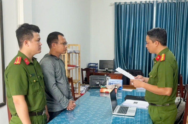 Cong ty LHD,  lua dao chiem doat,  tren 432 ty anh 1