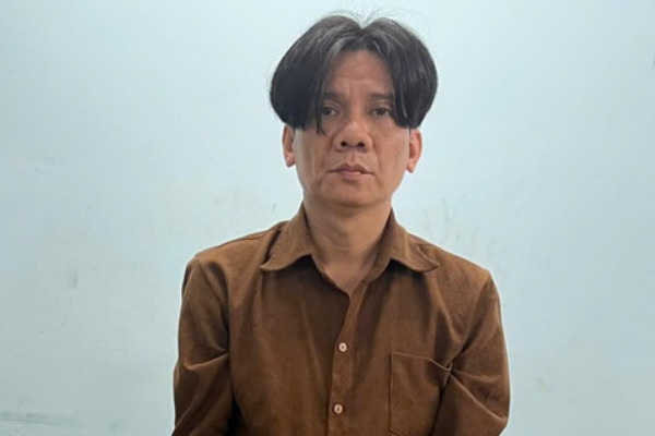 Bat doi tuong vao tiem vang Kim Yen giat 2 lac vang sau 6 gio gay an hinh anh