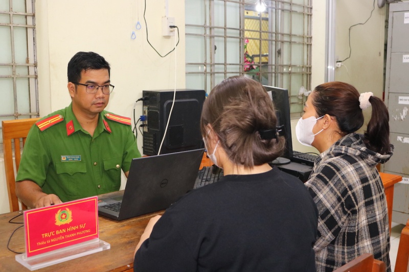 Kip thoi giai cuu thieu nu 14 tuoi suyt sap bay 'viec nhe luong cao' hinh anh