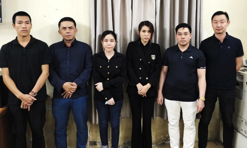 Tiep vien hang khong,  moi gioi mai dam,  Tai Nguyen Fortuner II,  Khach san Phung Hoang,  khach san Valentine anh 2