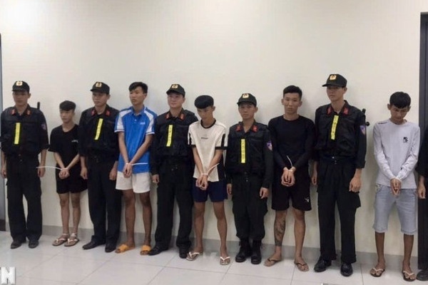 Bat giu nhom doi tuong con do, dung hung khi giai quyet mau thuan hinh anh