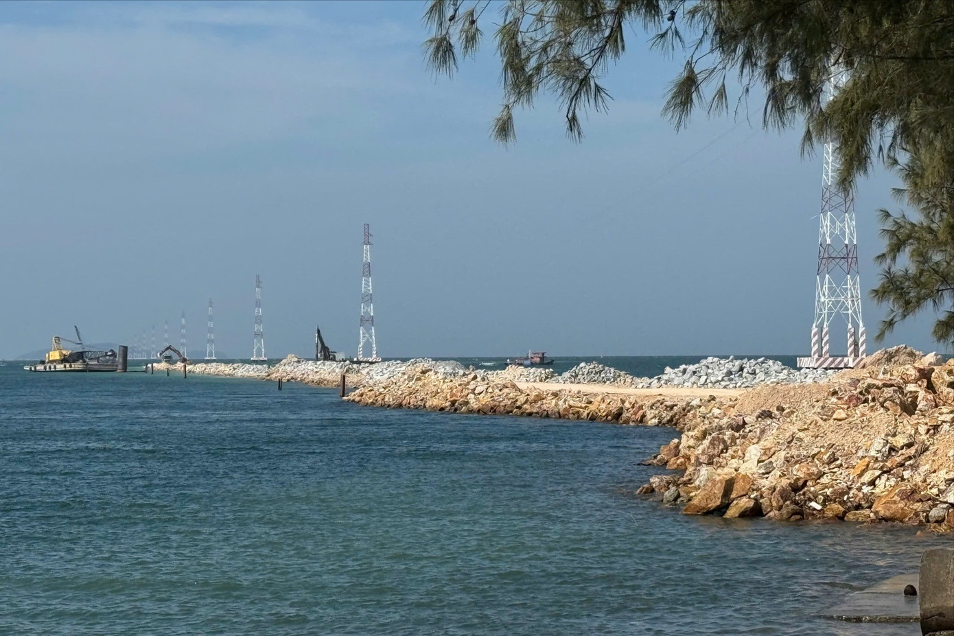 Khan cap khac phuc su co dut cap ngam 110kV dua dien ra Phu Quoc hinh anh