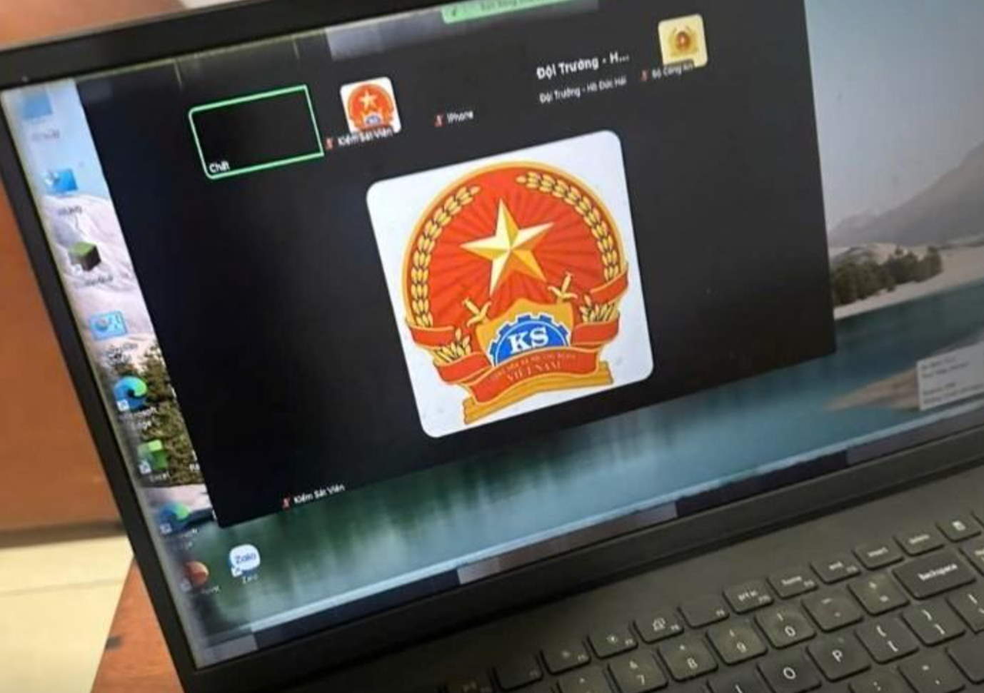 Nam sinh viên, Bị dọa chặt tay ảnh 2 Nam sinh vien, Bi doa chat tay anh 2