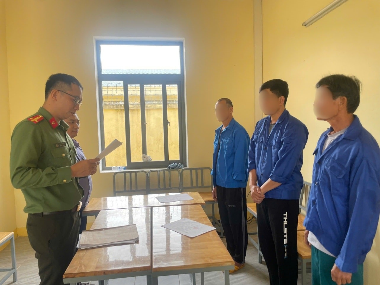 Khoi to,  Nhom nguoi cua bom,  90 kg thuoc no anh 1