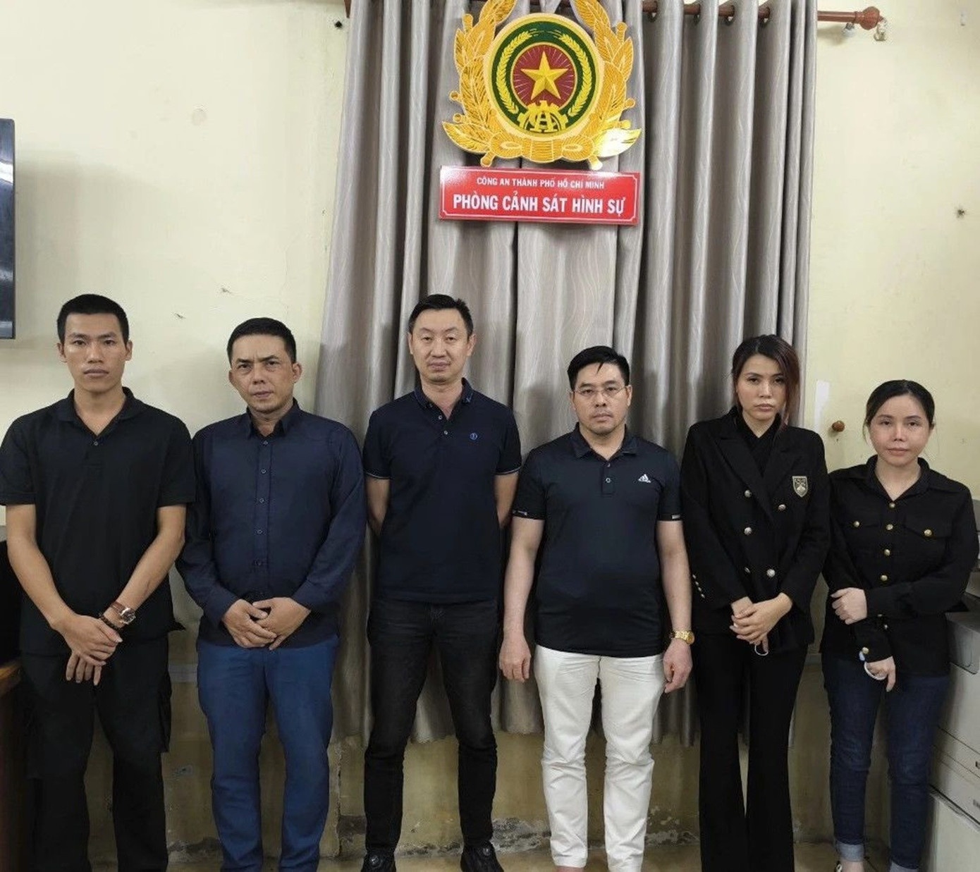 tiep vien hang khong,  Nha hang Fortuner II,  Mua ban dam,  Tai Nguyen Fortuner II,  Khach san Phung Hoang,  khach san Valentine anh 2