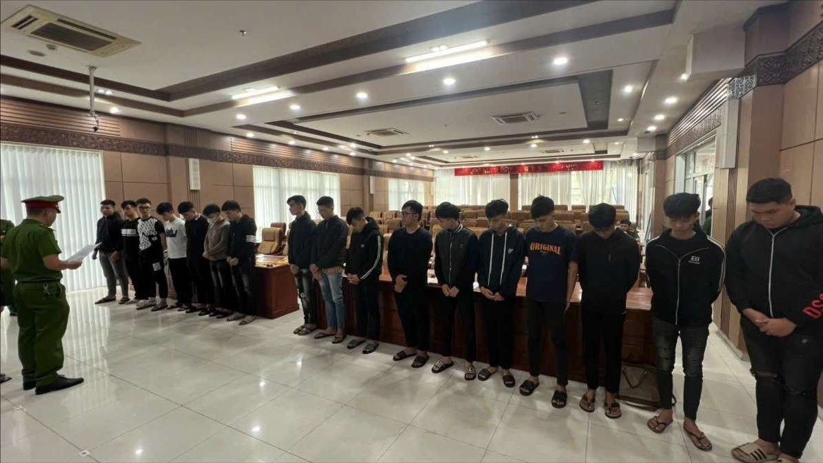 Khoi to 17 doi tuong hon chien giua trung tam Da Nang hinh anh