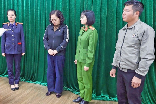 Bat giam can bo thue nhan hoi lo hon 4 ty dong cua doanh nghiep hinh anh