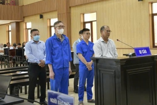 Cuu Giam doc So Y te Ba Ria - Vung Tau cu lanh an 5 nam tu vi goi thau hinh anh