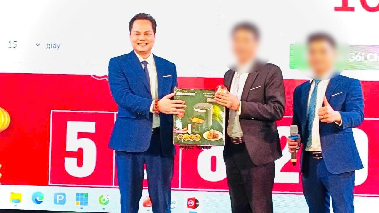 Hang loat,  Nha dau tu,  Bi lua mua chung anh 1