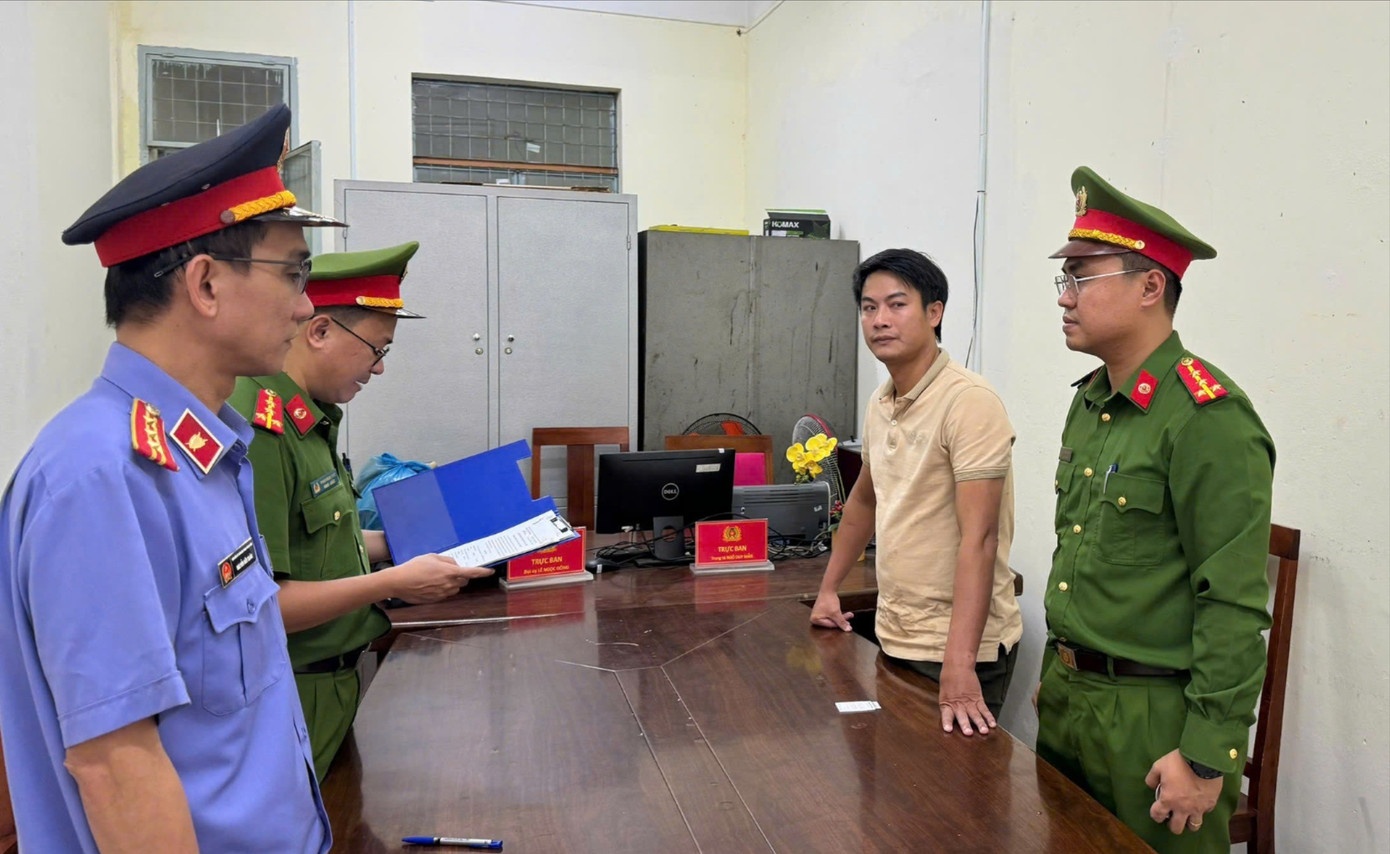 Khai thac cat,  Trai phep,  Quy Su,  Cong ty Quy Su anh 1