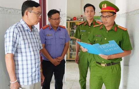 lam gia,  hop dong cong chung anh 1