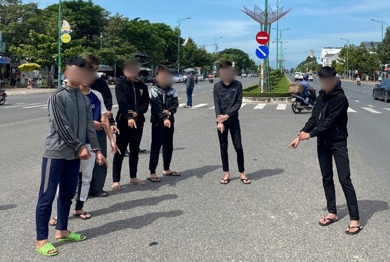 Khoi to 10,  thanh thieu nien,  tham gia hon chien anh 1