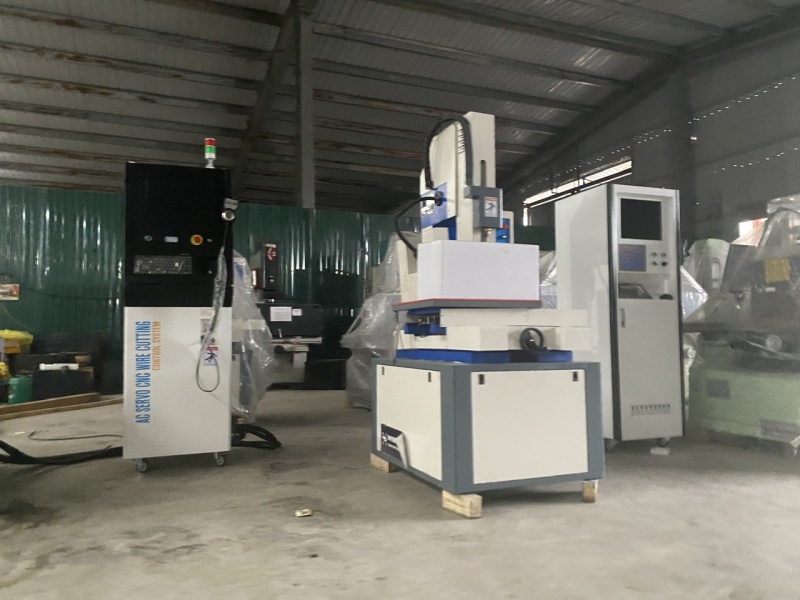 Lap khong hop dong uy thac nhap khau may moc cu hinh anh