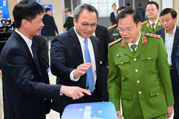 Hinh thanh he sinh thai giao thong so gan ket chat che voi VNeID hinh anh