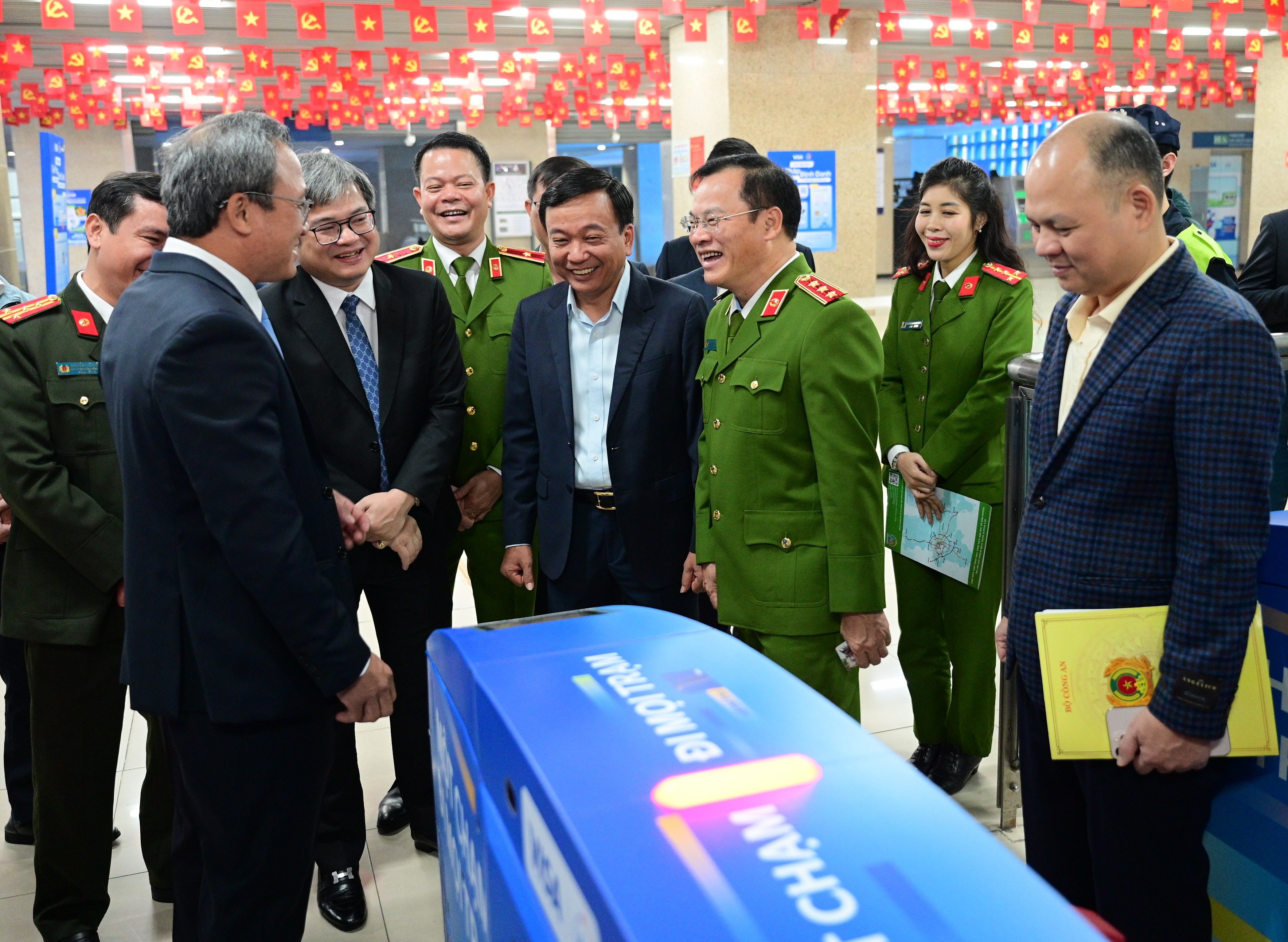 Ap dung he thong kiem soat ve tu dong tuyen DSDT 2A Cat Linh - Ha Dong hinh anh