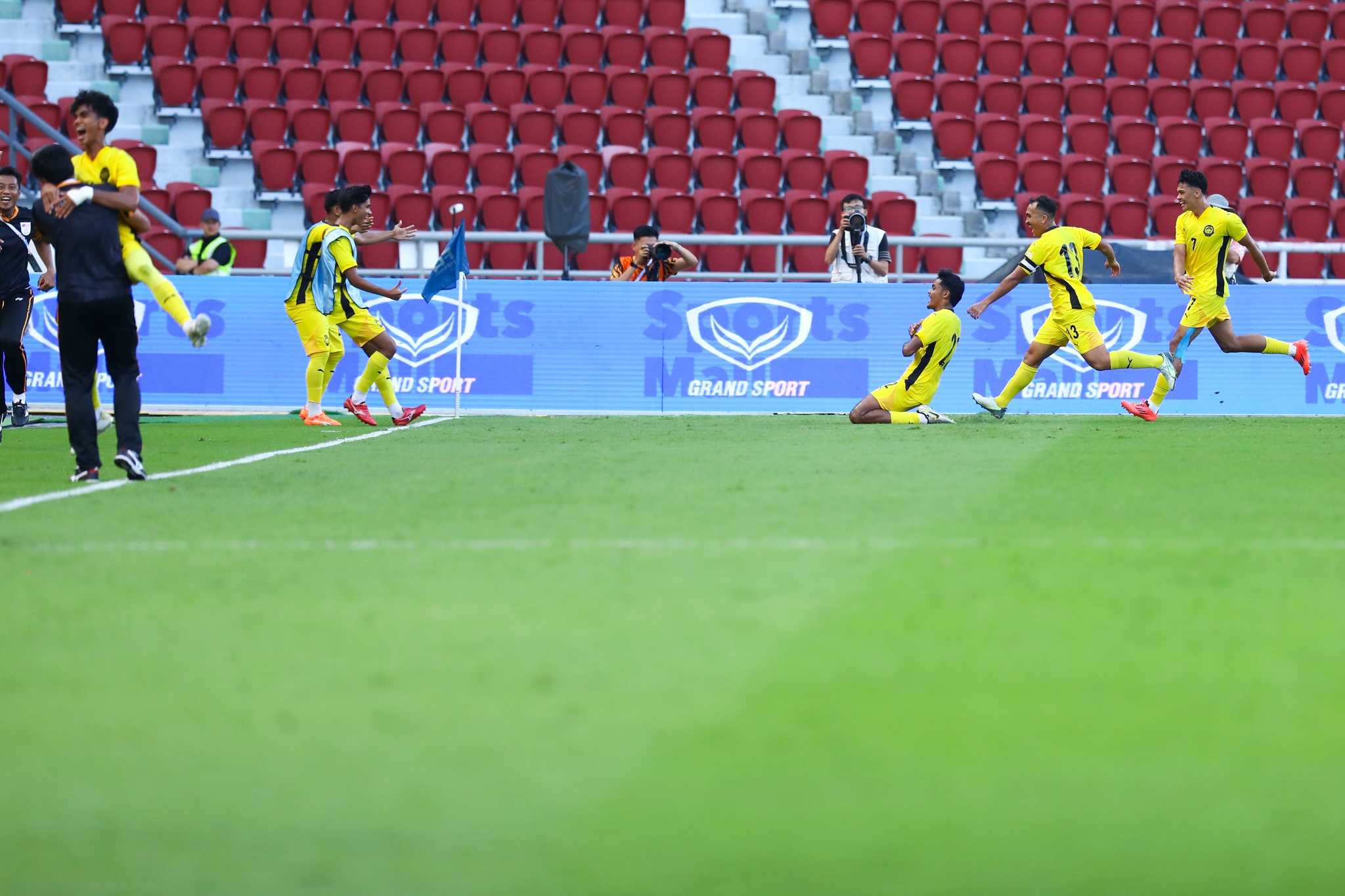 U22 Lao bi loai anh 8