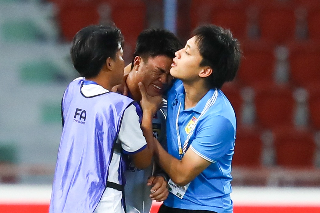 Doi dau tien bi loai khoi SEA Games 33 hinh anh