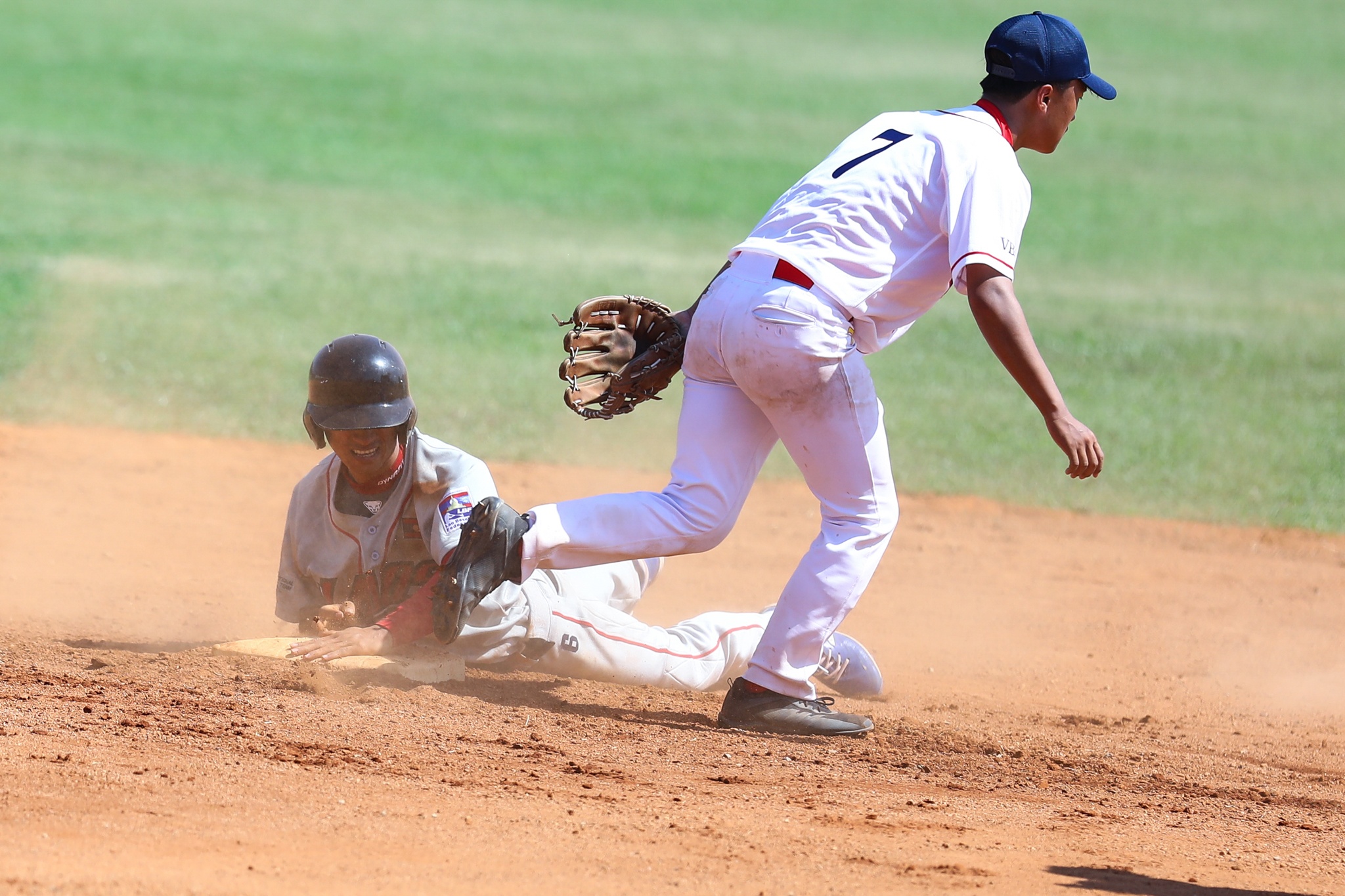 Bong chay Viet Nam hai lan thua 0-16 o SEA Games hinh anh