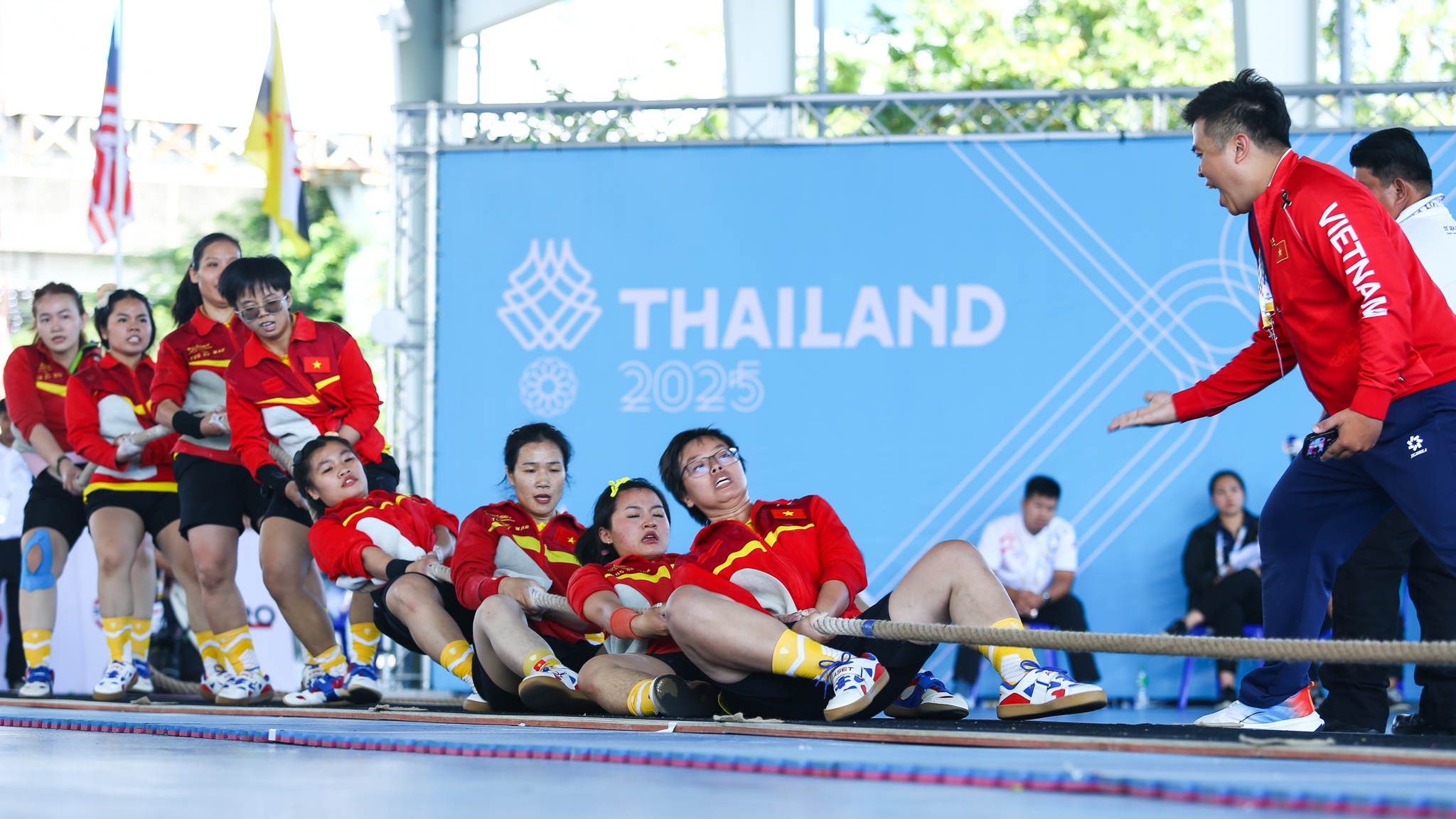 Phương Thanh kéo co ảnh 6 Phuong Thanh keo co anh 6