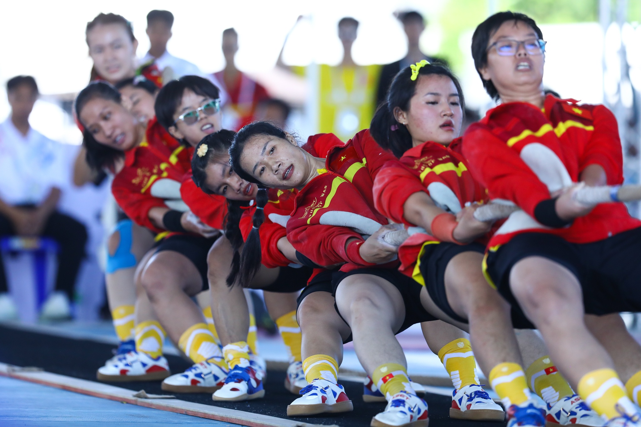 Phương Thanh kéo co ảnh 8 Phuong Thanh keo co anh 8