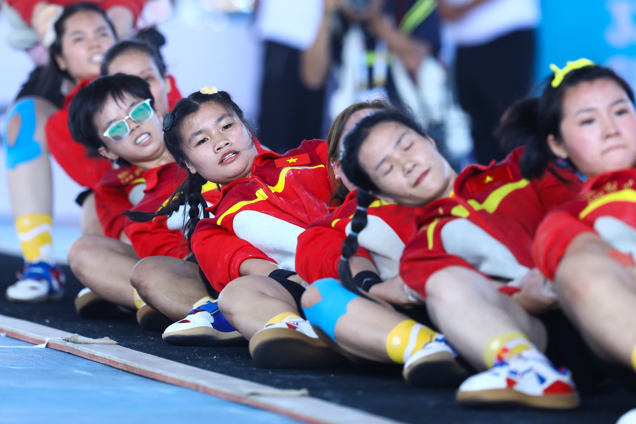 Phương Thanh kéo co ảnh 9 Phuong Thanh keo co anh 9