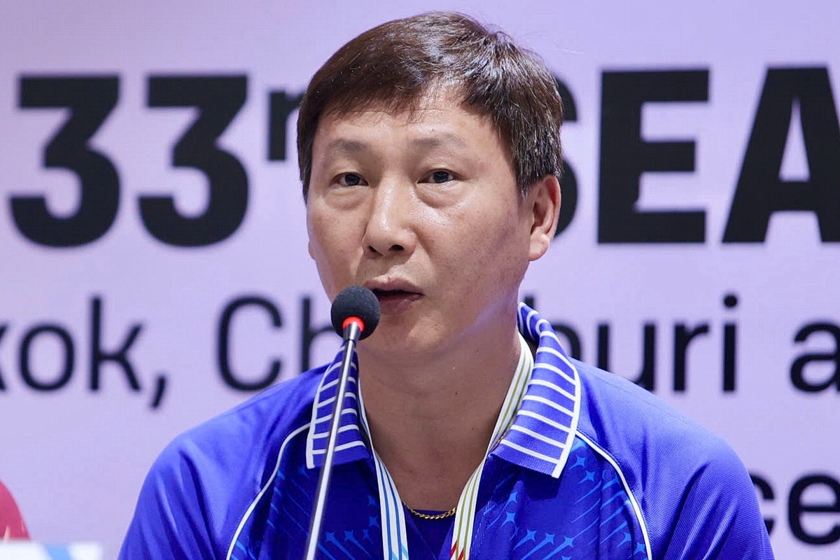 HLV Kim muon trong tai cong tam o chung ket U22 Viet Nam tren dat Thai hinh anh