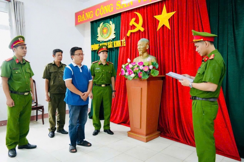 Tham o,  hon 7, 3 ty,  Ca do bong da,  xang dau Song Hinh,  Cua hang Song Hinh anh 1