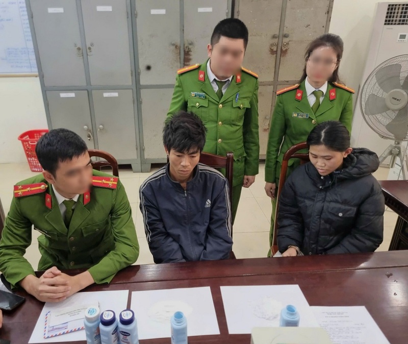 Duong day ma tuy doi lot my pham van chuyen tren xe khach hinh anh