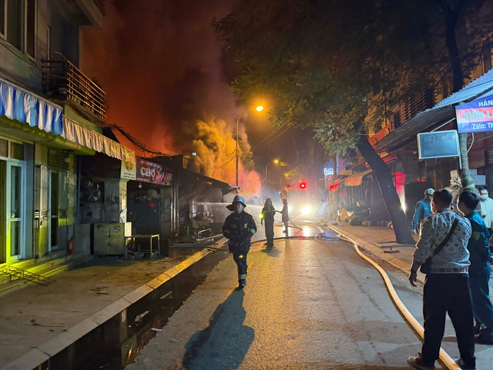 Chay Cho Xanh Ha Noi anh 2