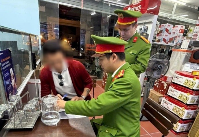 Xu ly co so,  kinh doanh phao hoa,  trai phep anh 1