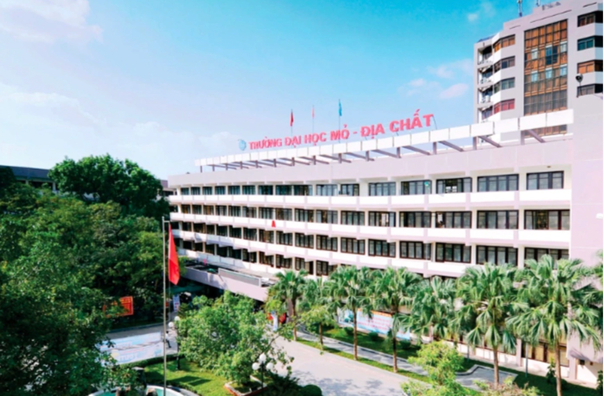 Truong Dai hoc Mo,  Dia chat,  doi von anh 1