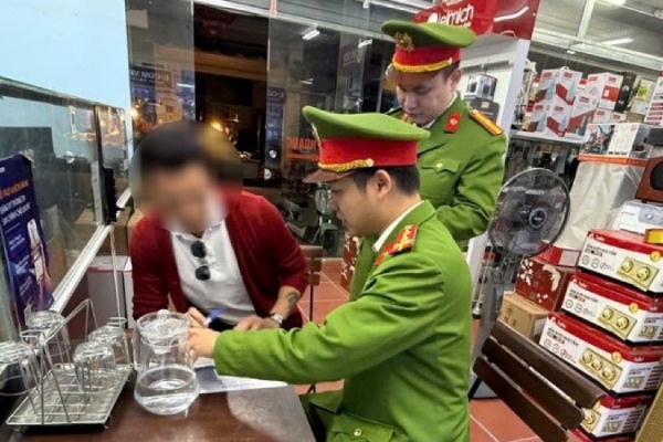 Xu ly co so kinh doanh phao hoa trai phep hinh anh