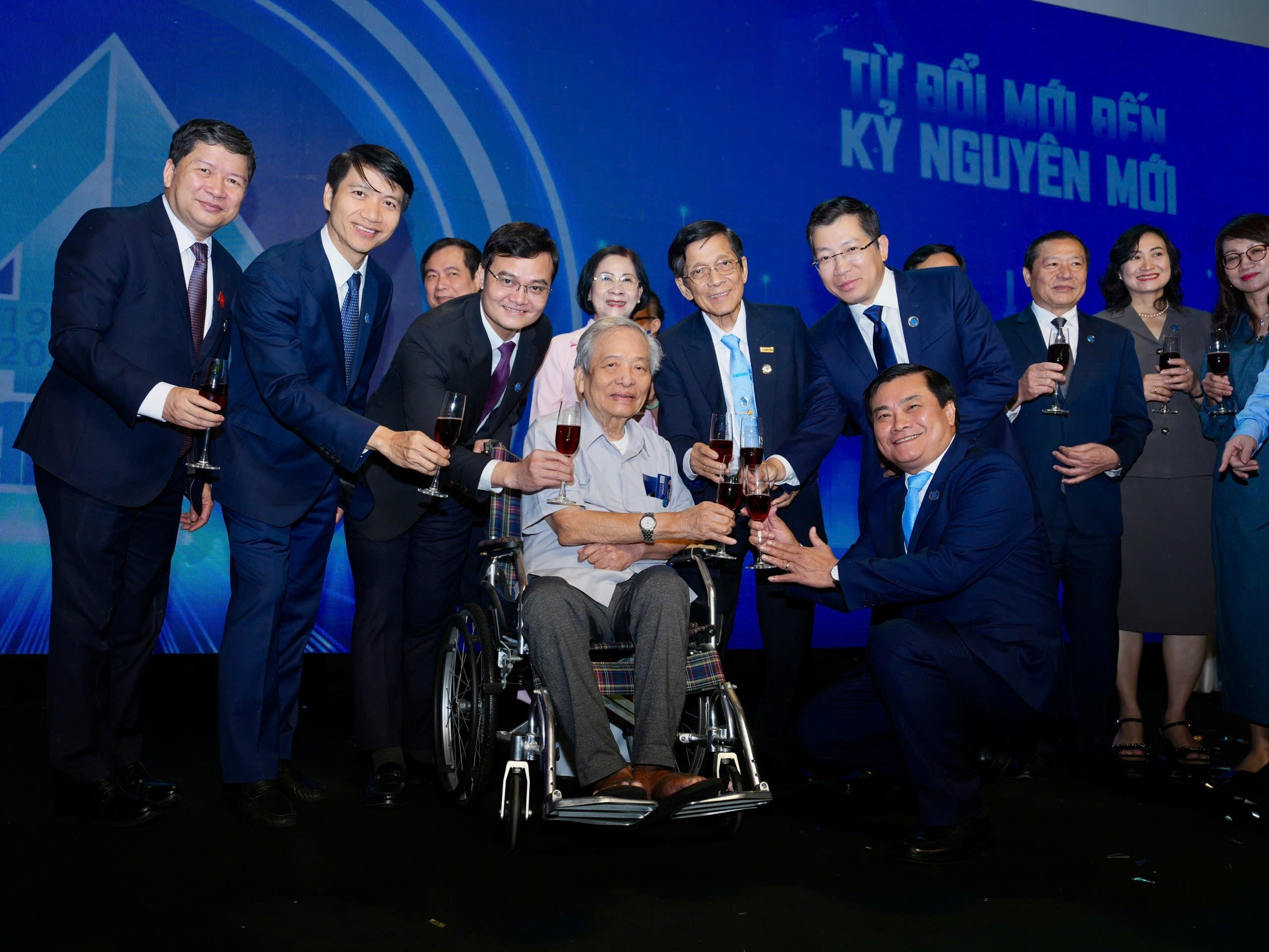 Bao Thanh Nien anh 23