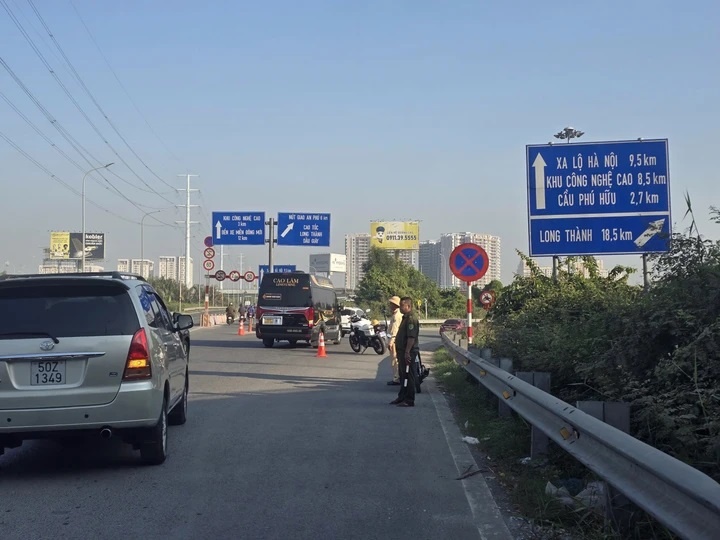 Ket xe cua ngo TP.HCM anh 4