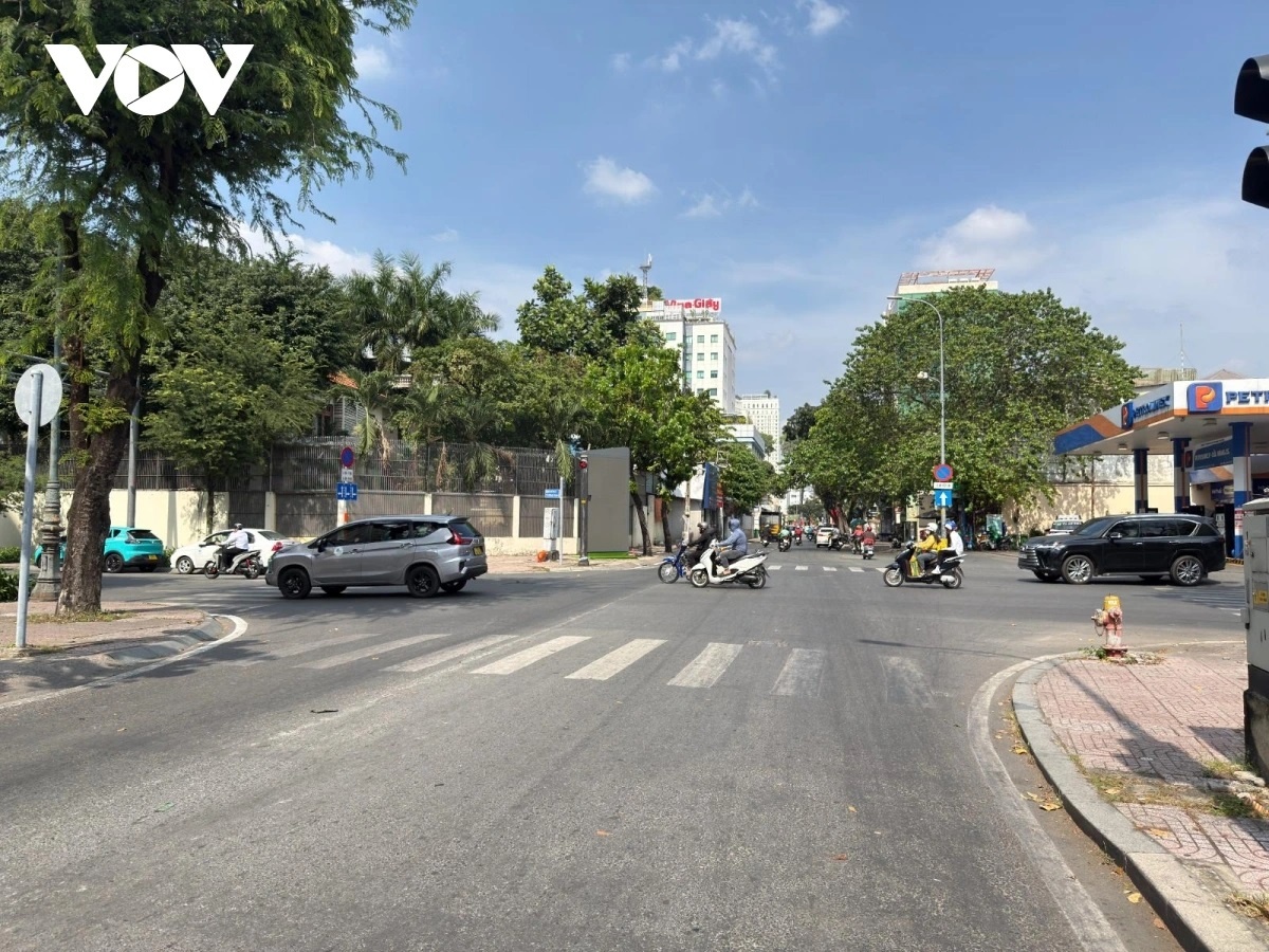 Giao thong TP.HCM nghi le anh 10