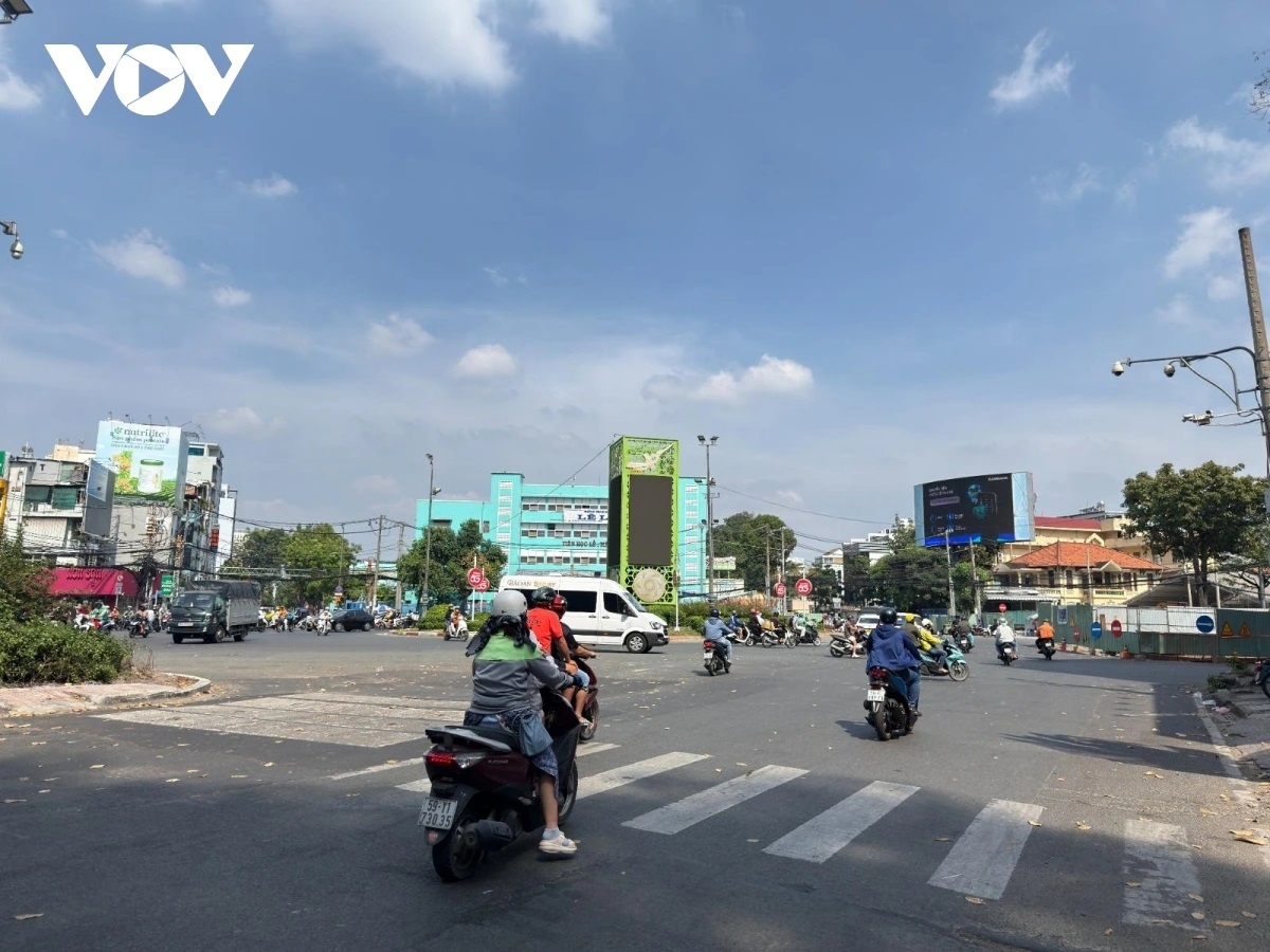 Giao thong TP.HCM nghi le anh 11