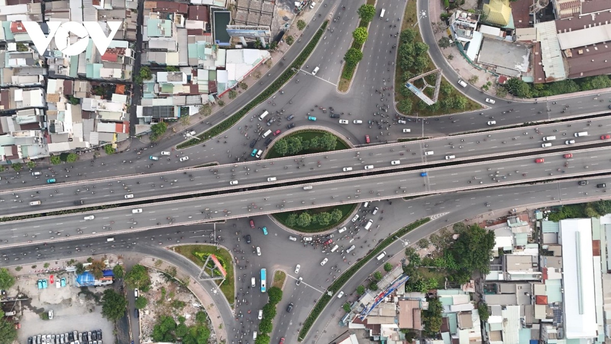 Giao thong TP.HCM nghi le anh 2