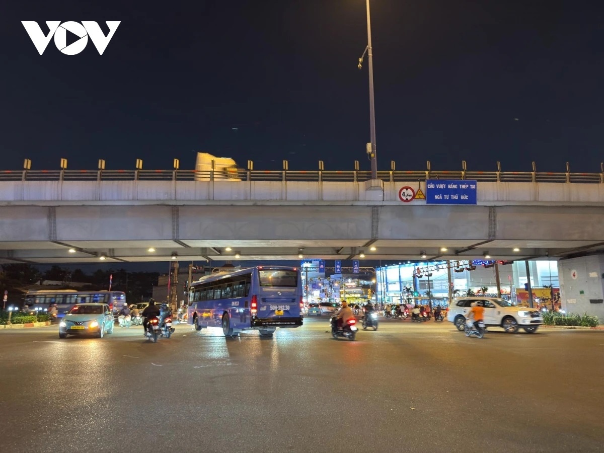 Giao thong TP.HCM nghi le anh 3