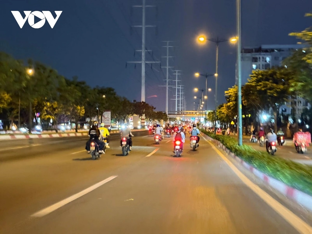 Giao thong TP.HCM nghi le anh 6