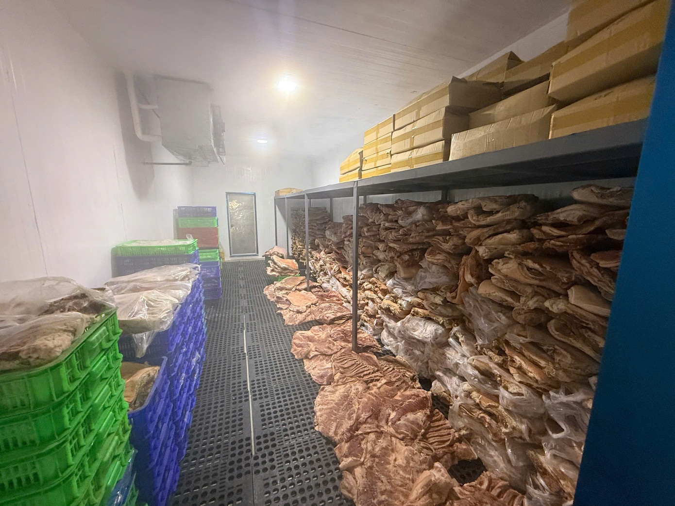 Quy trinh 'phu phep' thit heo thanh thit da dieu va bap de Australia hinh anh