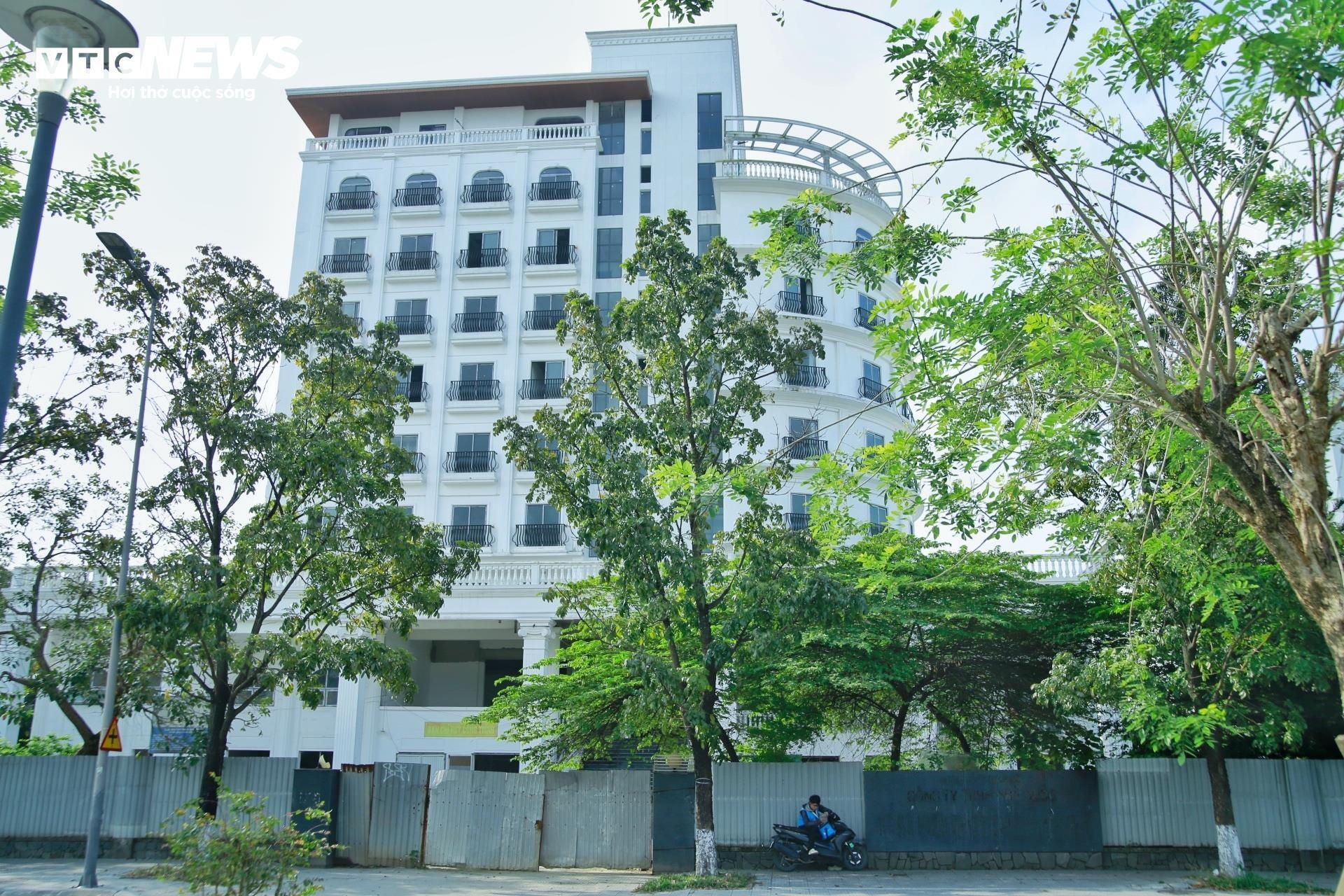 Nha khach Thanh uy Hue anh 1